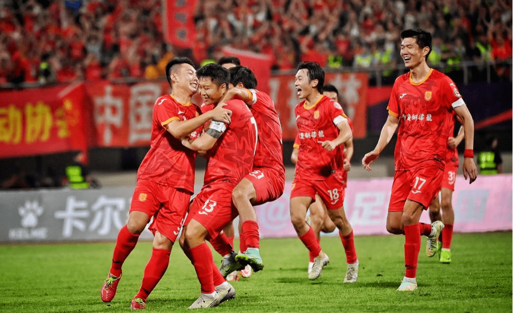 包含赛艇赛场再起风云：北城鲨队队读秒绝平姑苏独角兽队，新援首秀制胜教练团队居功至伟的词条