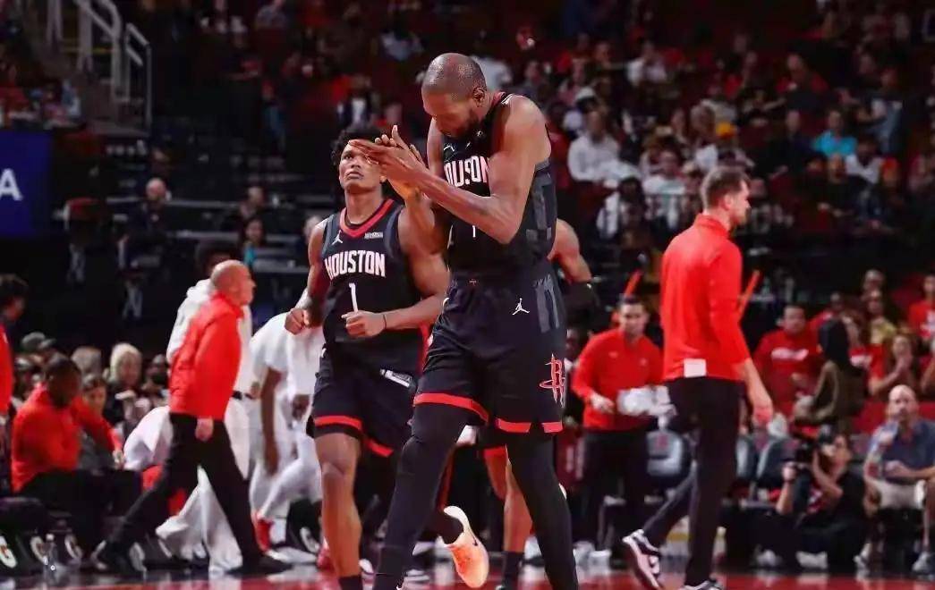 包含赛后CBA季后赛传出新动向，休斯敦火箭手感冰凉，管理层表态：球迷炸锅，临场指挥获称赞的词条