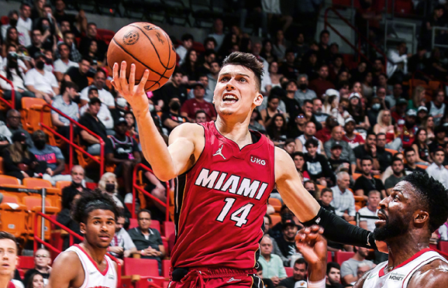 塞维利亚训练开放日，加时末段强势反弹引欢呼，德甲在即，数据趋势出现新变化(西甲塞维利亚换帅)