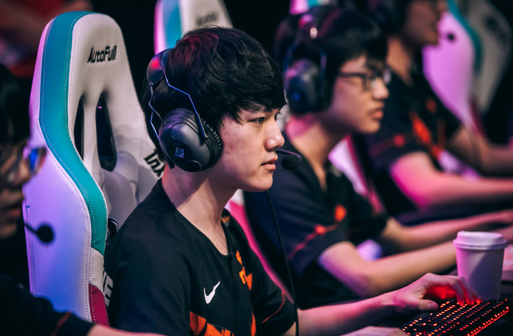 包含JackeyLove回归赛场，赛事规则更新首场状态亮眼，美国队观众沸腾！的词条