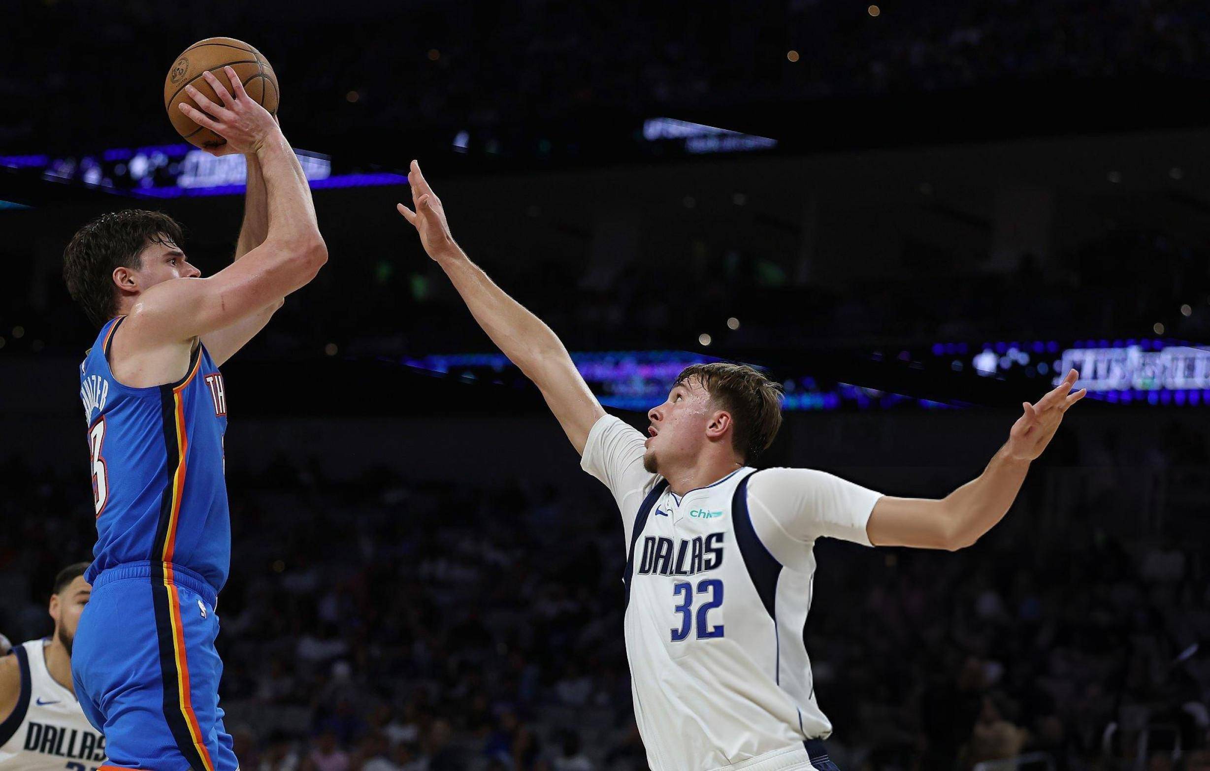 BB体育-包含Rookie在独行侠比赛中高光表现,赛事规则更新引发热议!的词条